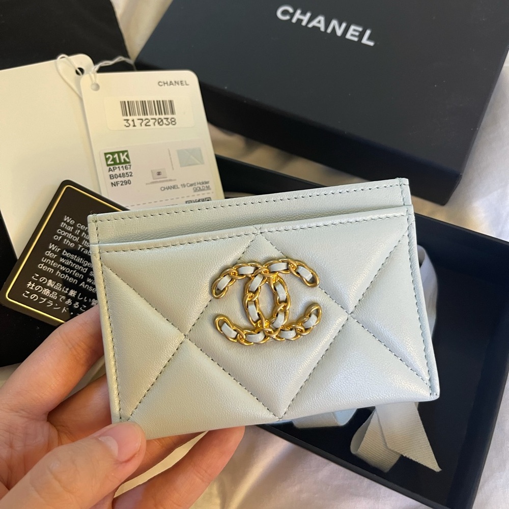 SOLD 🎉 BNIB Chanel 21K light blue cardholder